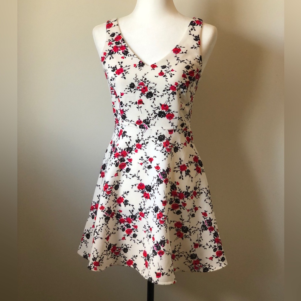 Forever 21 floral fit & flare mini dress - size Small